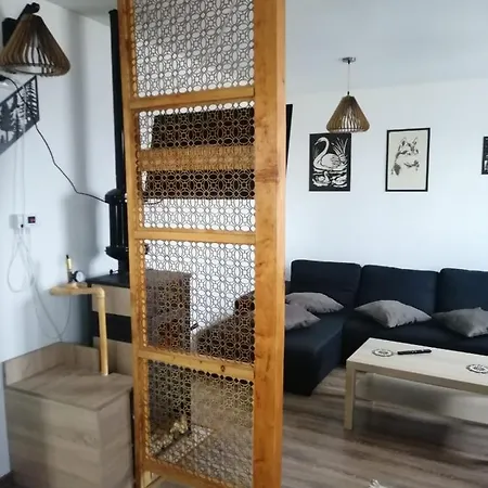 De Lemn Stone Casa de hóspedes 4*